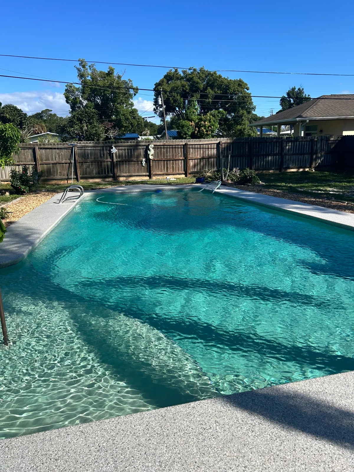 Pool with a shallow sun shelf